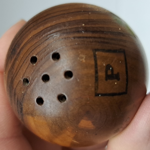 Vintage wood bowling pin and ball salt and pepper set - Picture 8 of 9